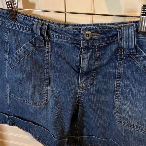 Cuffed Stretch Jean Shorts like new - Picture 2 of 4